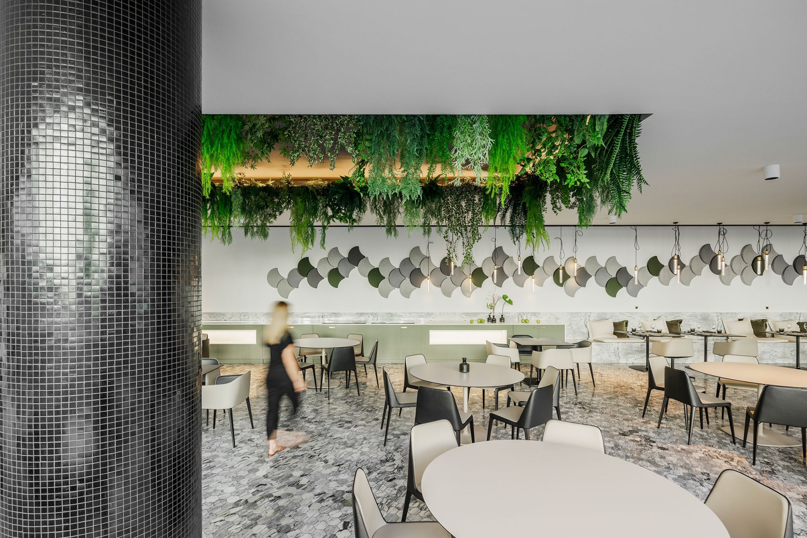 kOi restaurant by box: arquitectos. Photograph by Ivo Tavares Studio