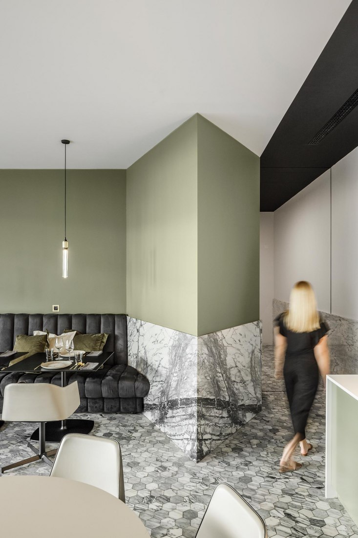 kOi restaurant by box: arquitectos. Photograph by Ivo Tavares Studio
