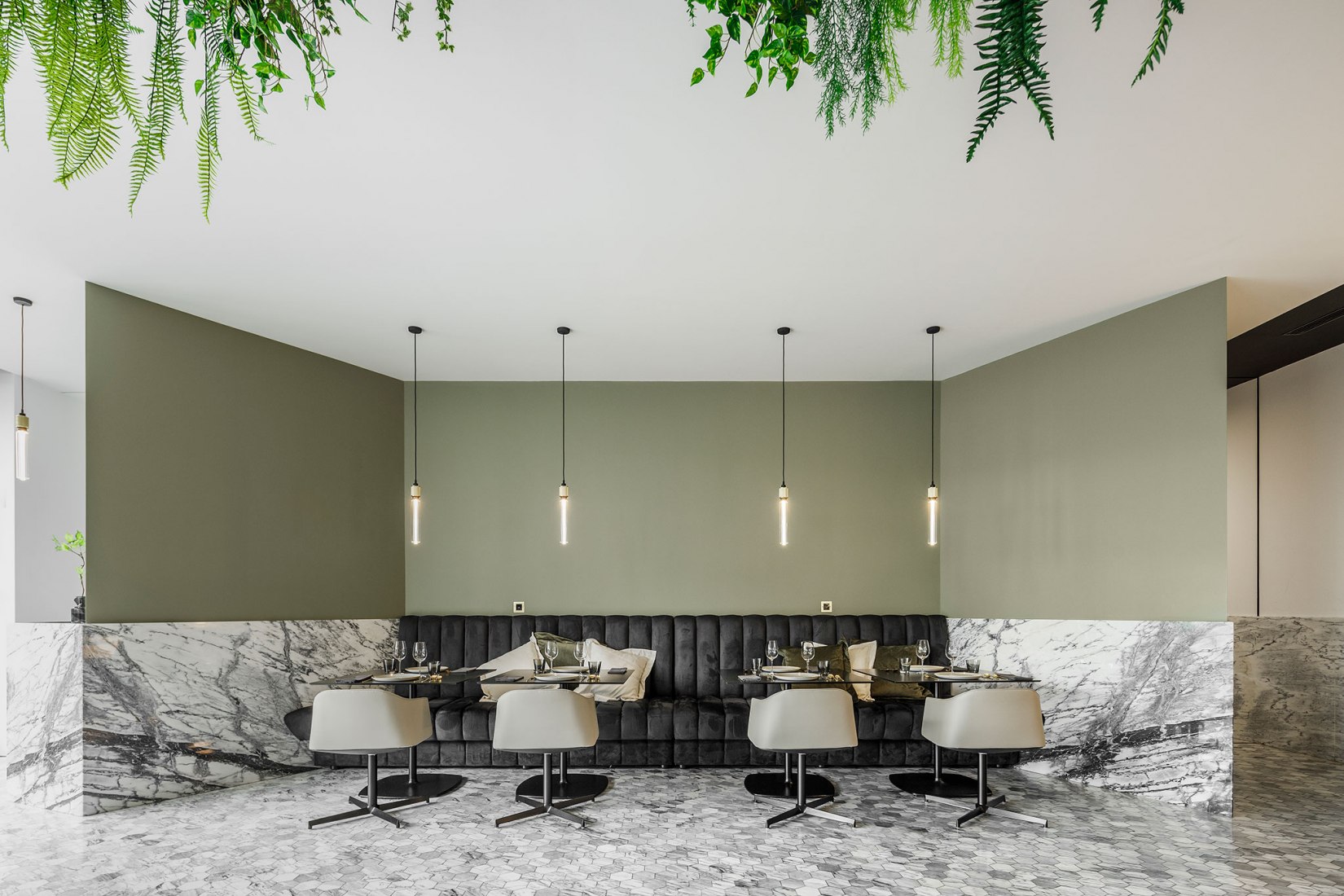 kOi restaurant by box: arquitectos. Photograph by Ivo Tavares Studio