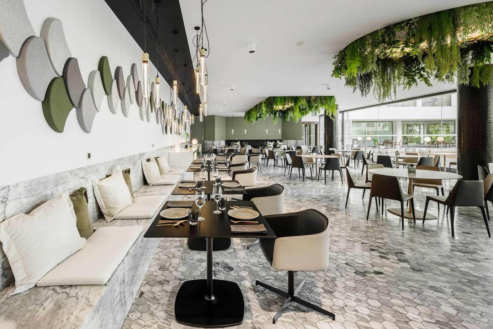 kOi restaurant by box: arquitectos. Photograph by Ivo Tavares Studio