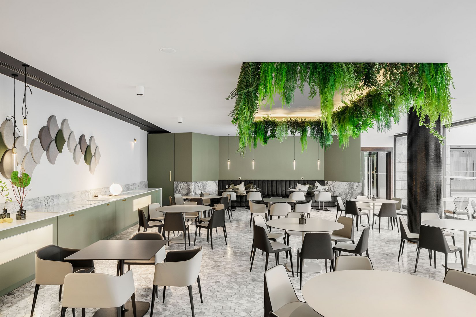 kOi restaurant by box: arquitectos. Photograph by Ivo Tavares Studio