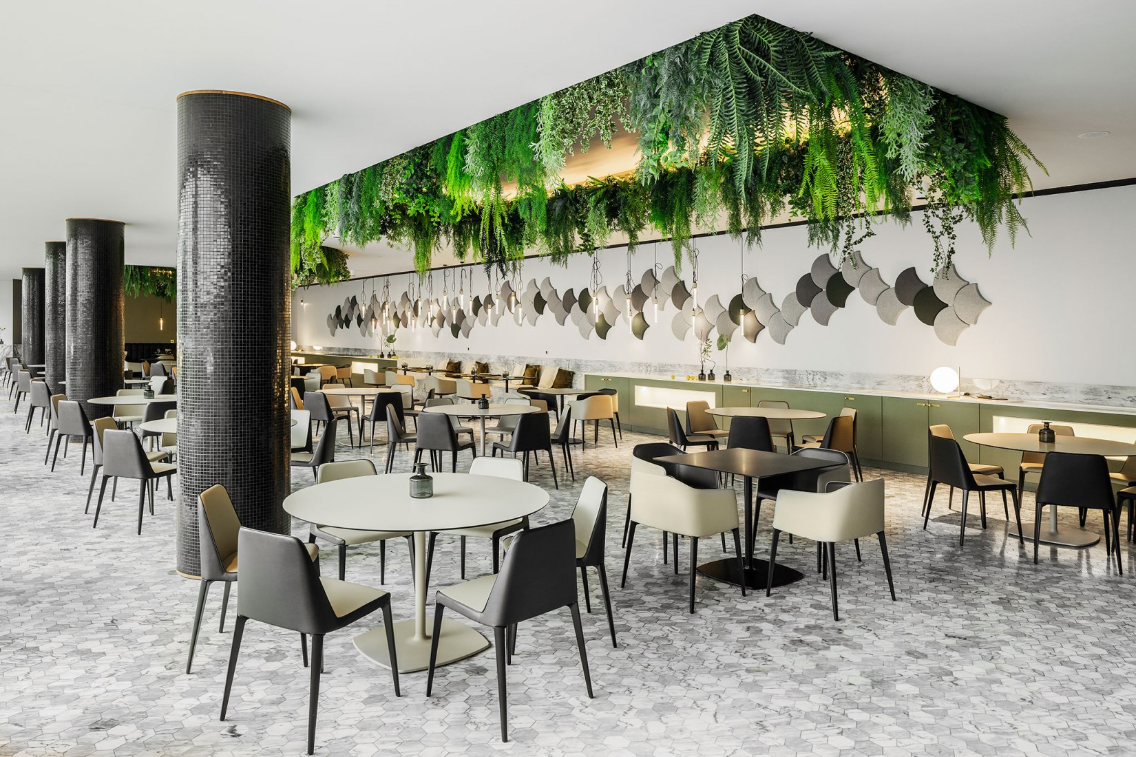 kOi restaurant by box: arquitectos. Photograph by Ivo Tavares Studio