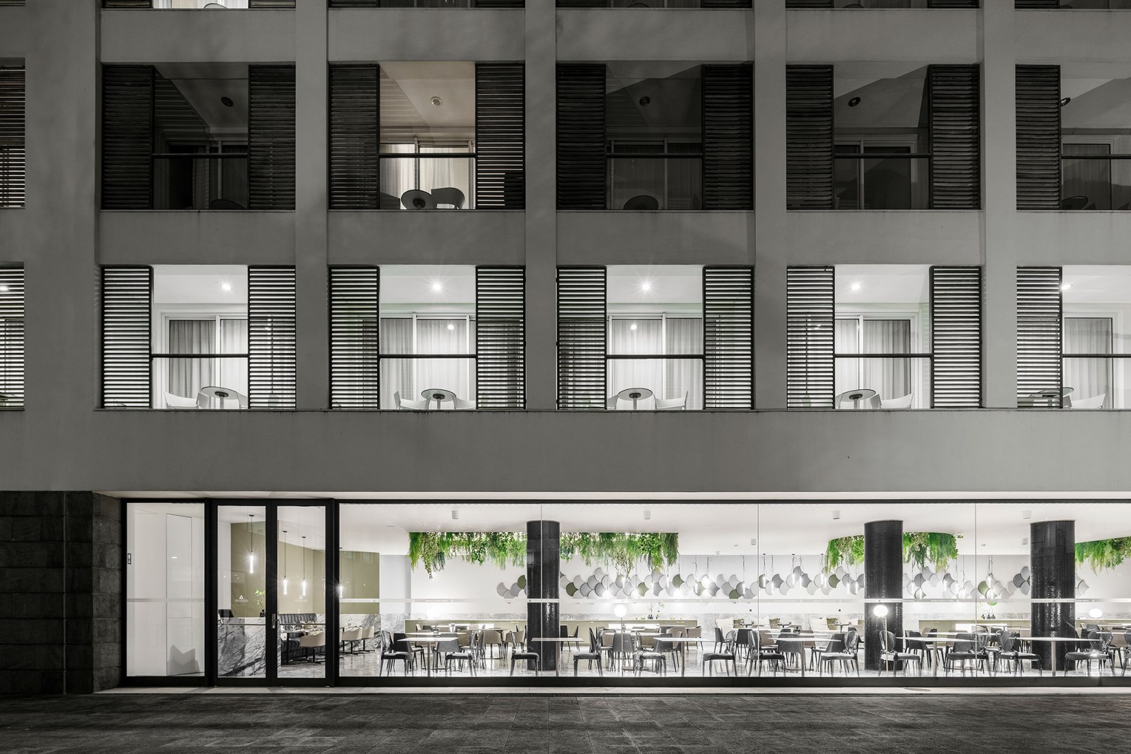 kOi restaurant by box: arquitectos. Photograph by Ivo Tavares Studio