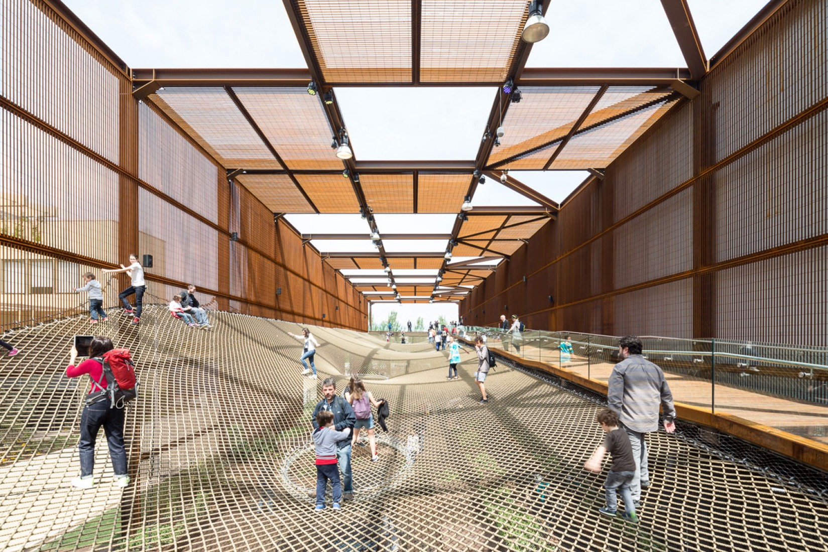 Brazilian Pavilion at Expo de Milano 2015 by Studio Arthur Casas + Atelier Marko Brajovic. Photograph © Filippo Poli.