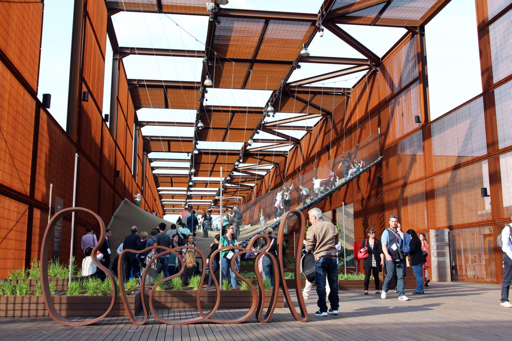 Brazilian Pavilion at Expo Milano 2015 by Studio Arthur Casas + Atelier Marko Brajovic. Fotografía © Raphael Azevedo.