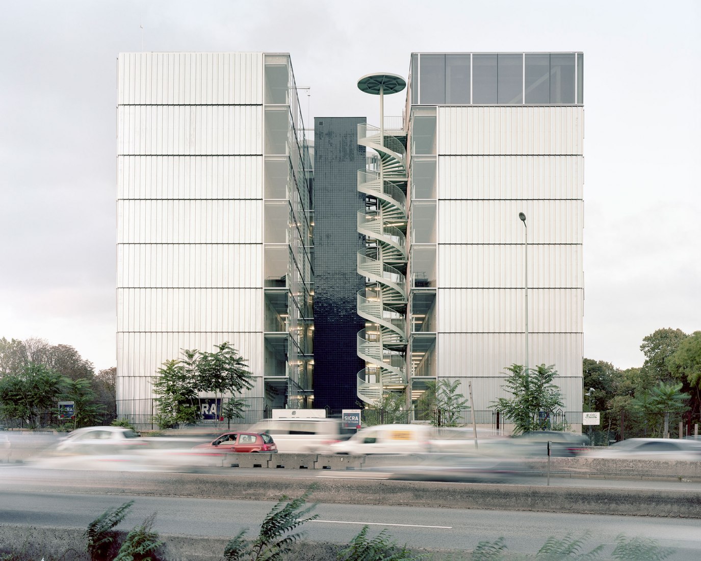 Residencia para investigadores "Maison Julie-Victoire Daubié" por BRUTHER. Fotografía por Maxime Delvaux.
