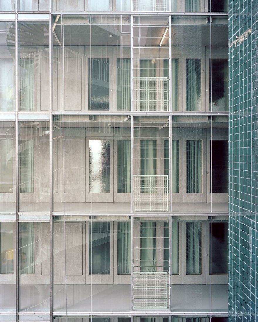 Residencia para investigadores "Maison Julie-Victoire Daubié" por BRUTHER. Fotografía por Maxime Delvaux.
