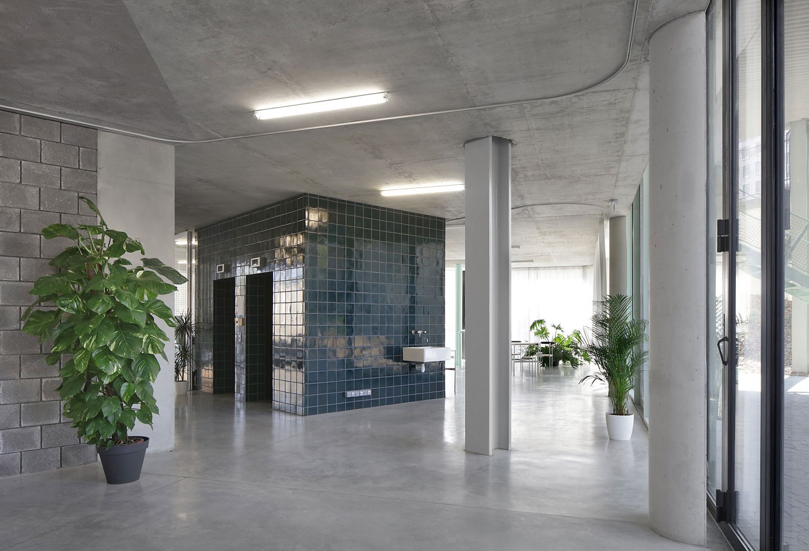 Residencia para investigadores "Maison Julie-Victoire Daubié" por BRUTHER. Fotografía por Filip Dujardin.