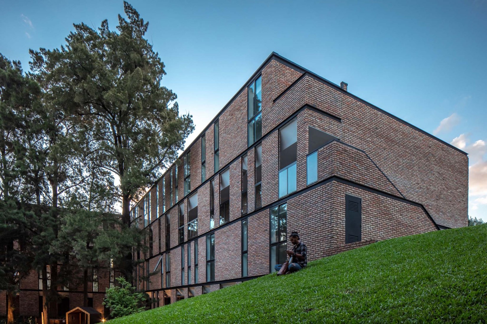 Edificio COPA por Ça Arquitectura. Fotografía por Federico Kulekdjian