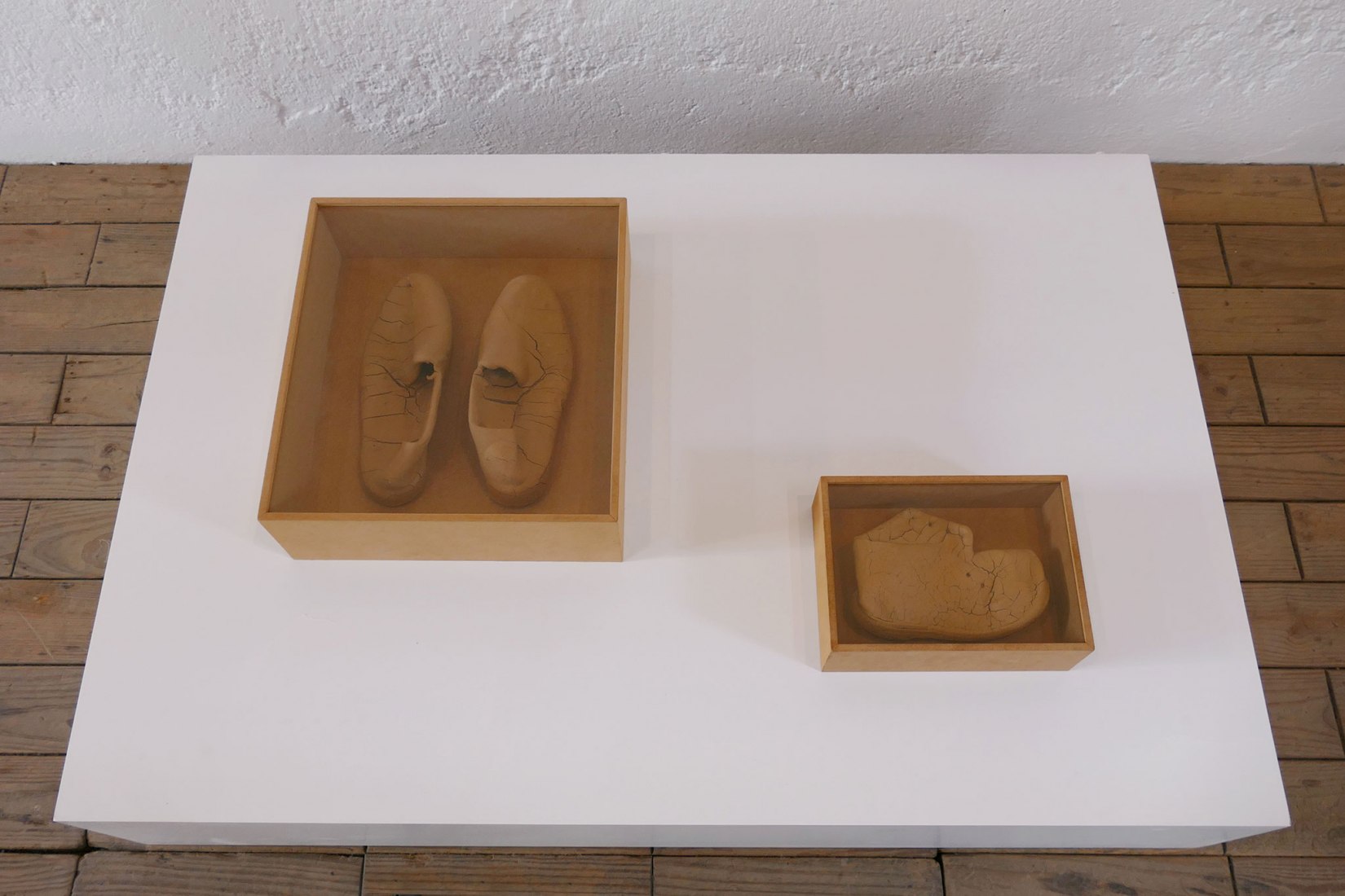 Joint exhibition of Bombon Projects, NoguerasBlanchard and Joan Prats Gallery in Fonteta. Image courtesy of Bombon Projects, NoguerasBlanchard and Galería Joan Prat