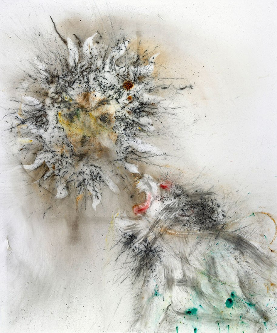 Alquimista por  Cai Guo-Qiang. Pólvora sobre lienzo, 240 cm x 200 cm, 2017. Fotografía © Museo Nacional del Prado 