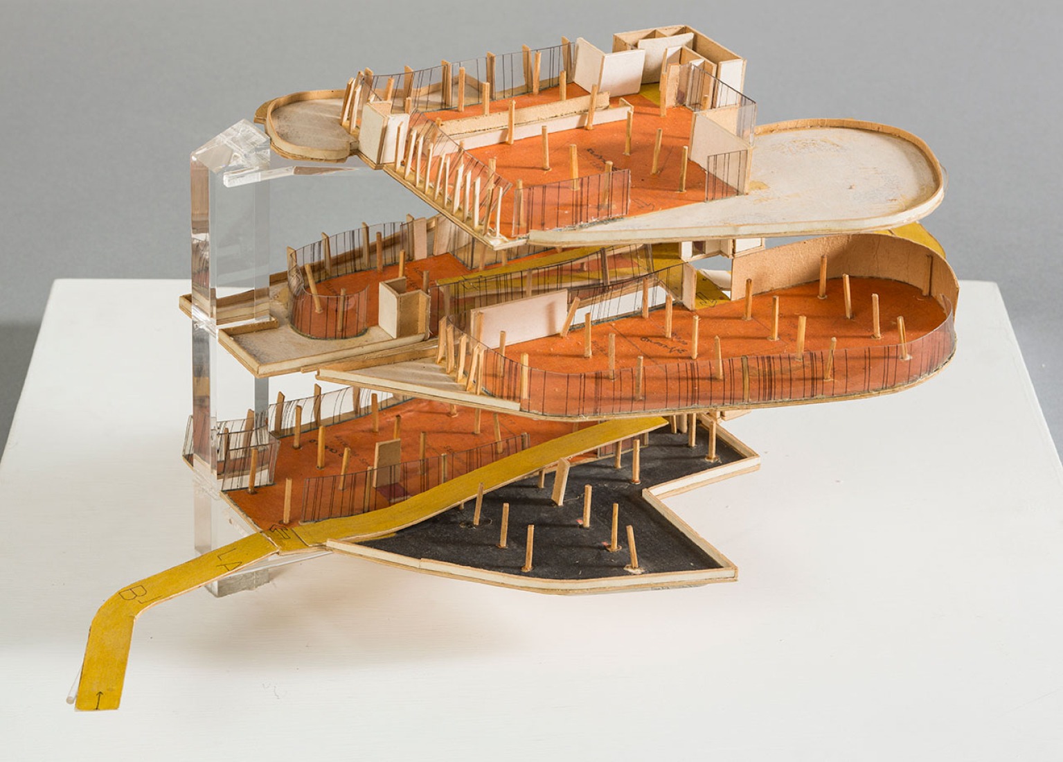 Le Corbusier (Charles-Édouard Jeanneret). Carpenter Center for the Visual Arts, Cambridge, Massachusetts, 1959-1962. Model school. 1960. Wood and cardboard. Fondation Le Corbusier, París. © 2014 FLC-VEGAP.