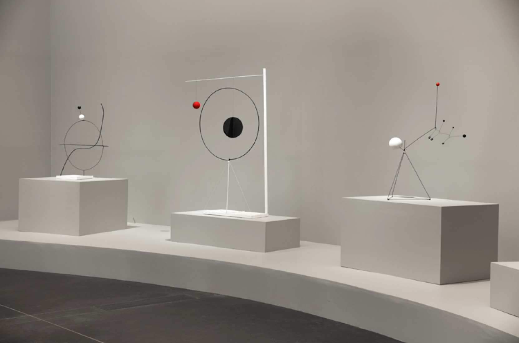 Imagen de la exposición: "Calder and Abstraction: From Avant-Garde to Iconic". Los Angeles County Museum of Art, 24 de noviembre de 2013 a 27 de julio de 2014 © Calder Foundation, Nueva York, Artists Rights Society (ARS), NY. Fotografía © Fredrik Nilsen