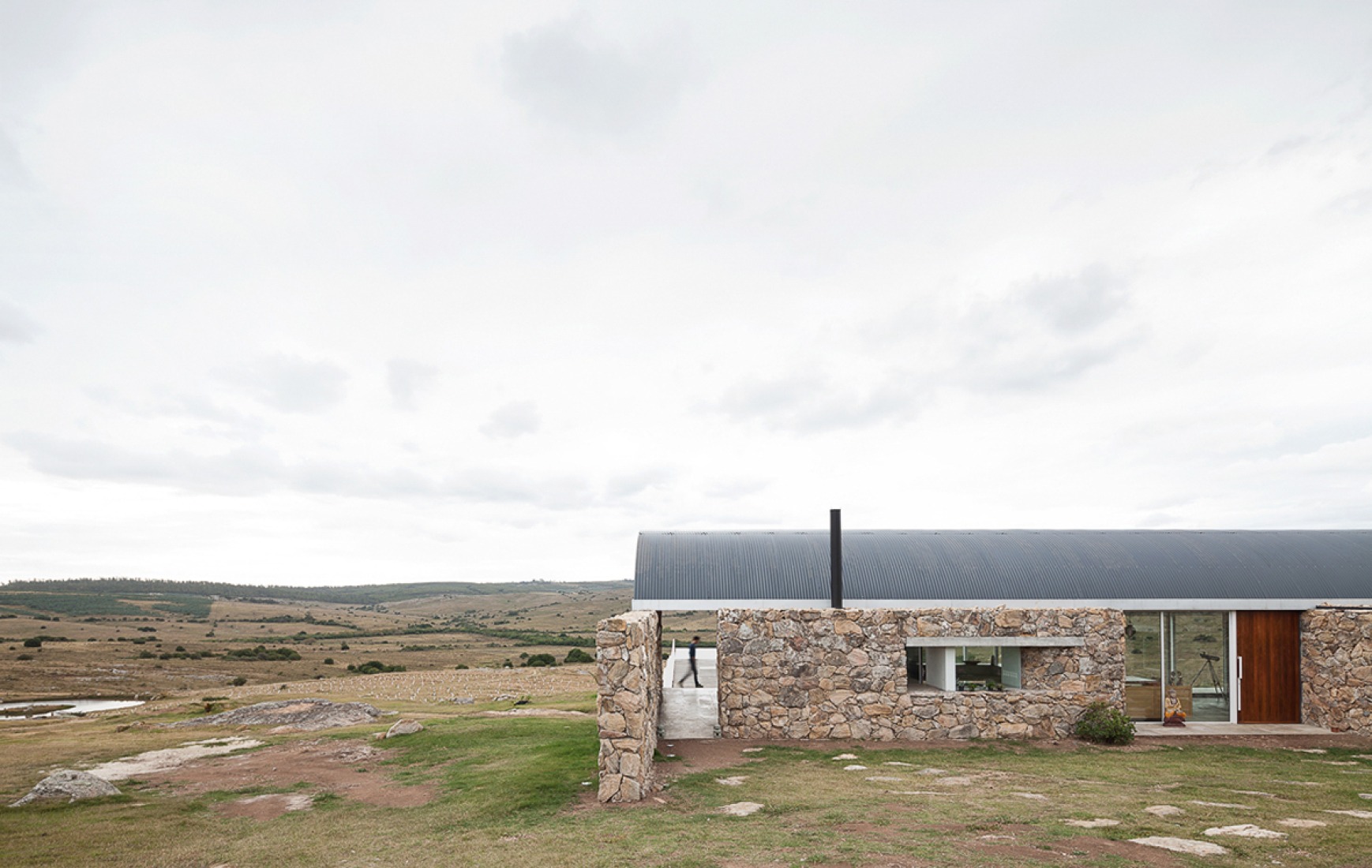 Vista exterior. Calera del Rey House por Gualano + Gualano Arquitectos. Fotografía © Federico Cairoli. 