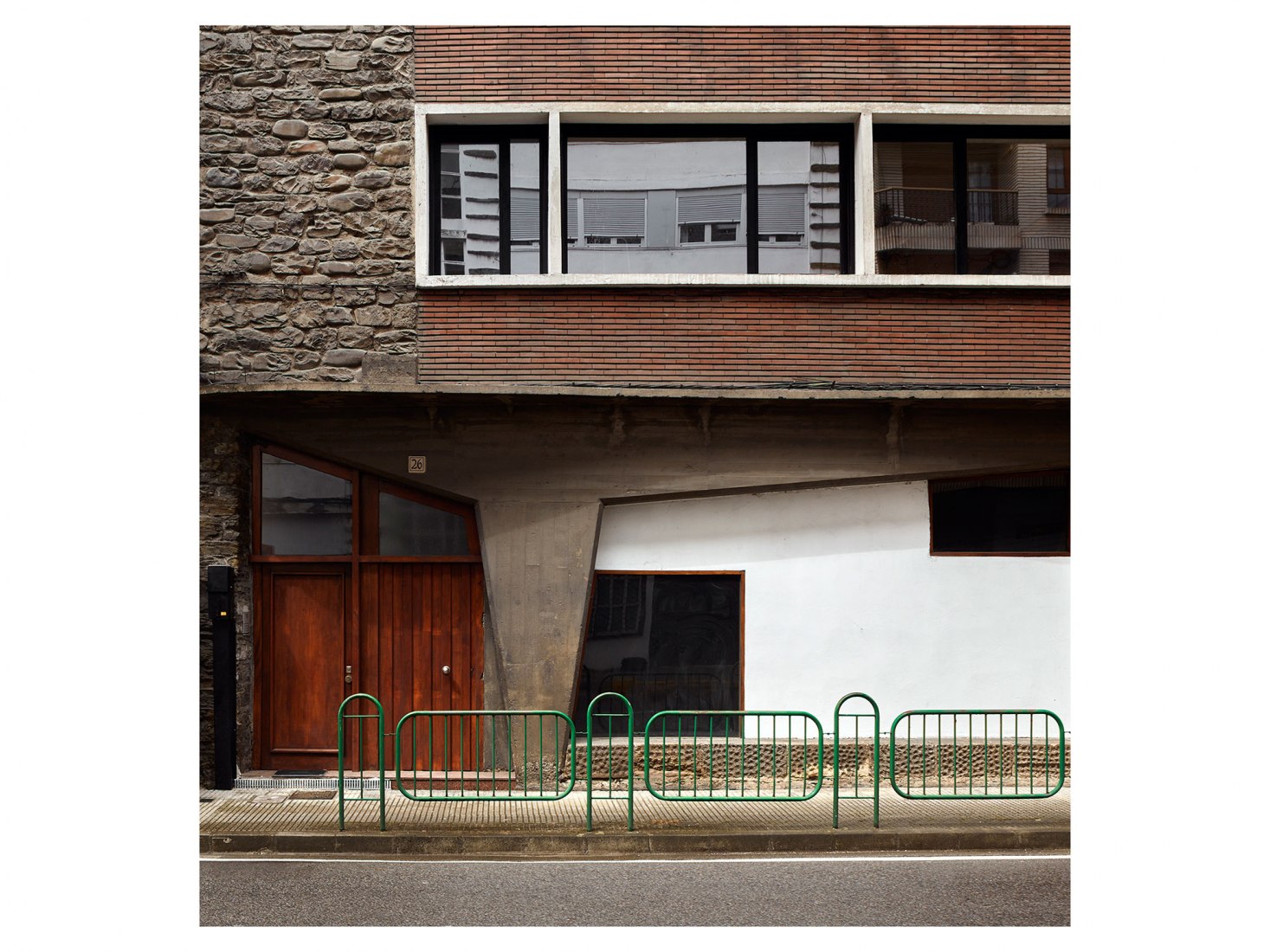 Vista exterior. [Vinos El Gaucho] por [baragaño] Architects. Fotografía por Mariela Apollonio