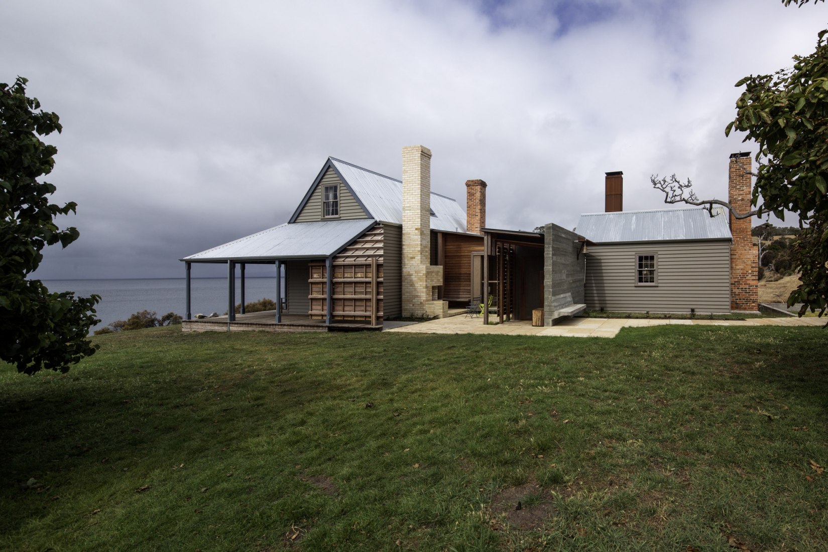 Captain Kelly's Cottage by John Wardle Architects. Photography © Trevor Mein