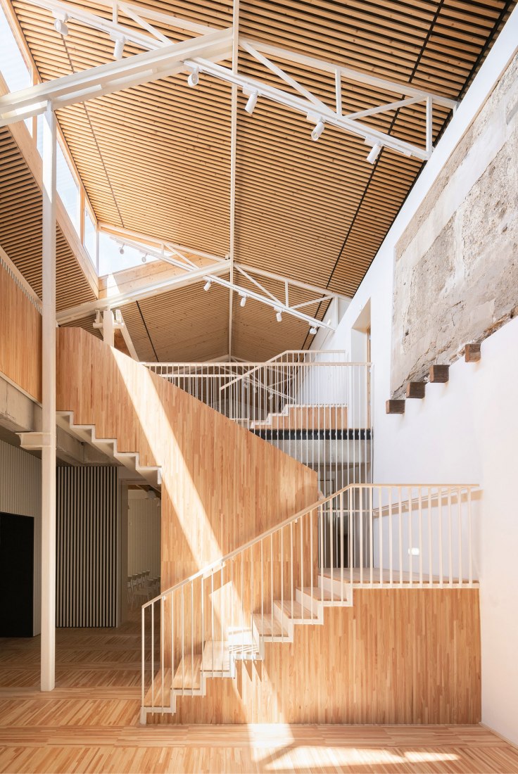 Edificio el Mallol por Carles Crosas y Gemma Domingo. Fotografía por Joan Guillamat
