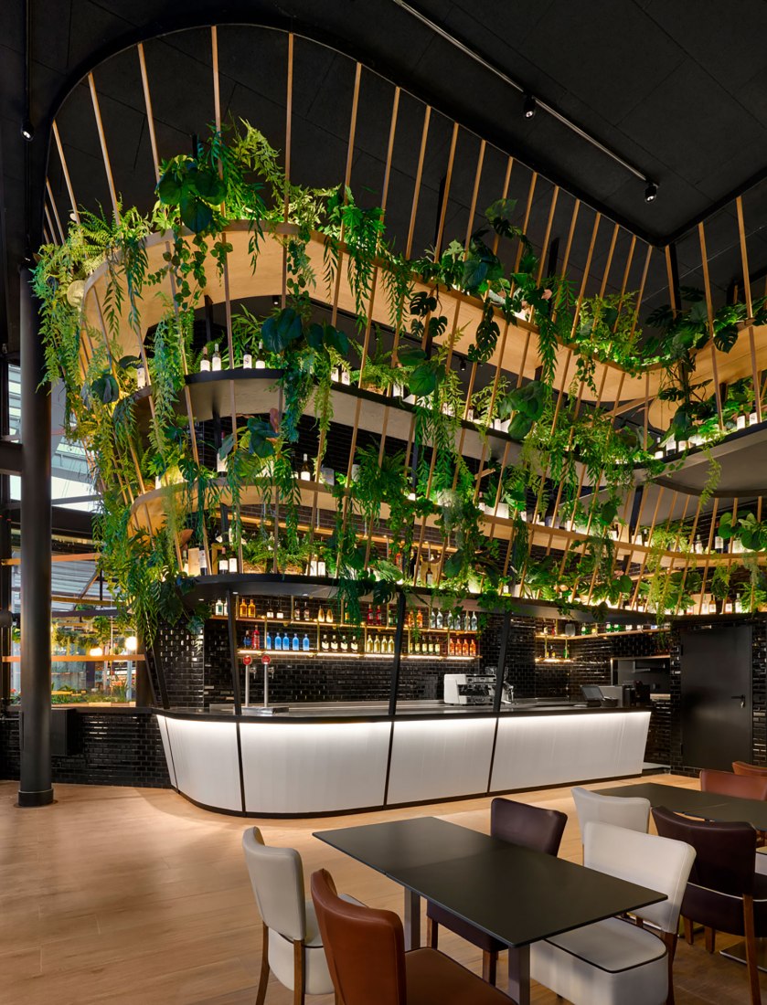Restaurant Crep Nova by Carlos Martínez Interiors. Photograph by Eugeni Pons.