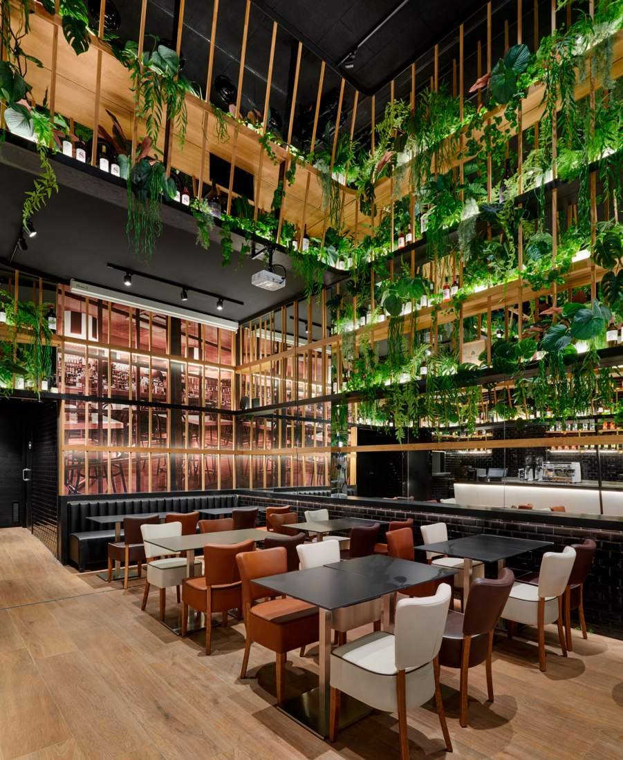 Restaurant Crep Nova by Carlos Martínez Interiors. Photograph by Eugeni Pons.