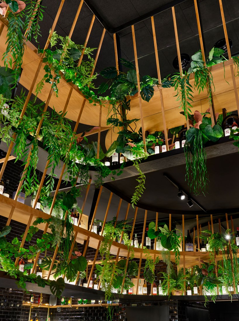Restaurant Crep Nova by Carlos Martínez Interiors. Photograph by Eugeni Pons.
