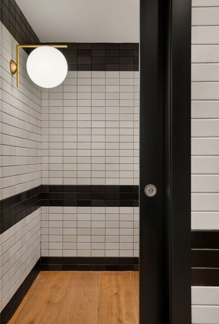Restaurant Crep Nova by Carlos Martínez Interiors. Photograph by Eugeni Pons.