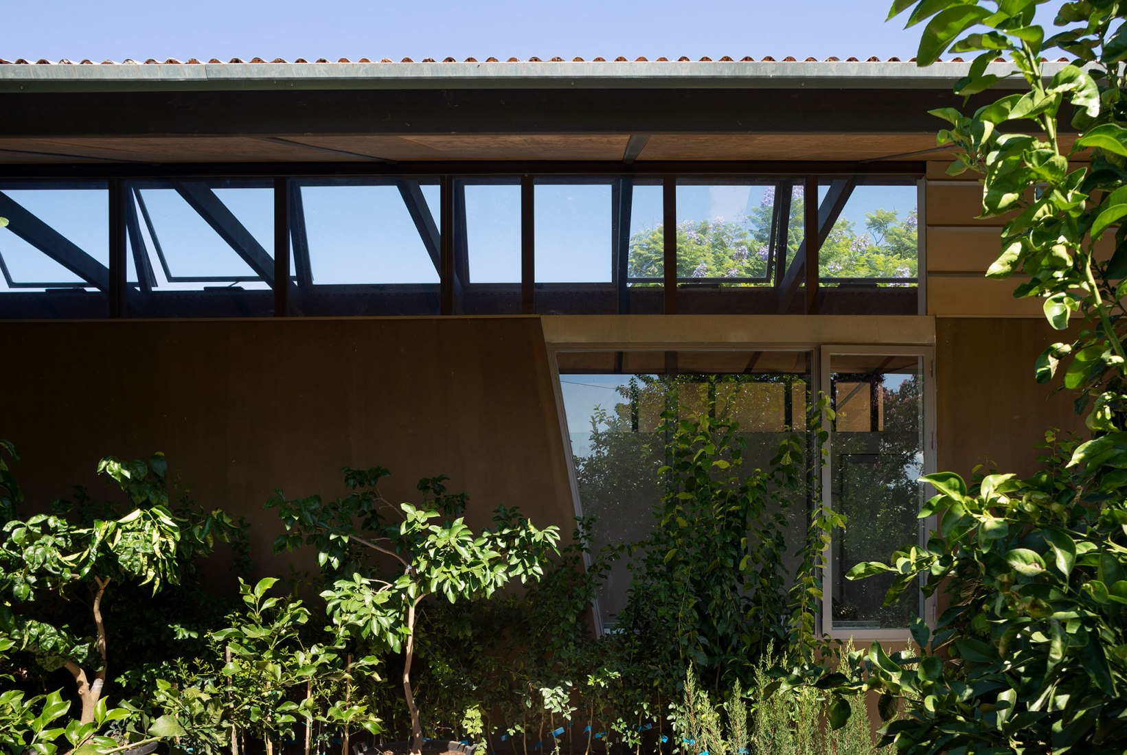 Bartolí Lab by Carlos Salazar Arquitectos. Photograph by Diego Opazo 