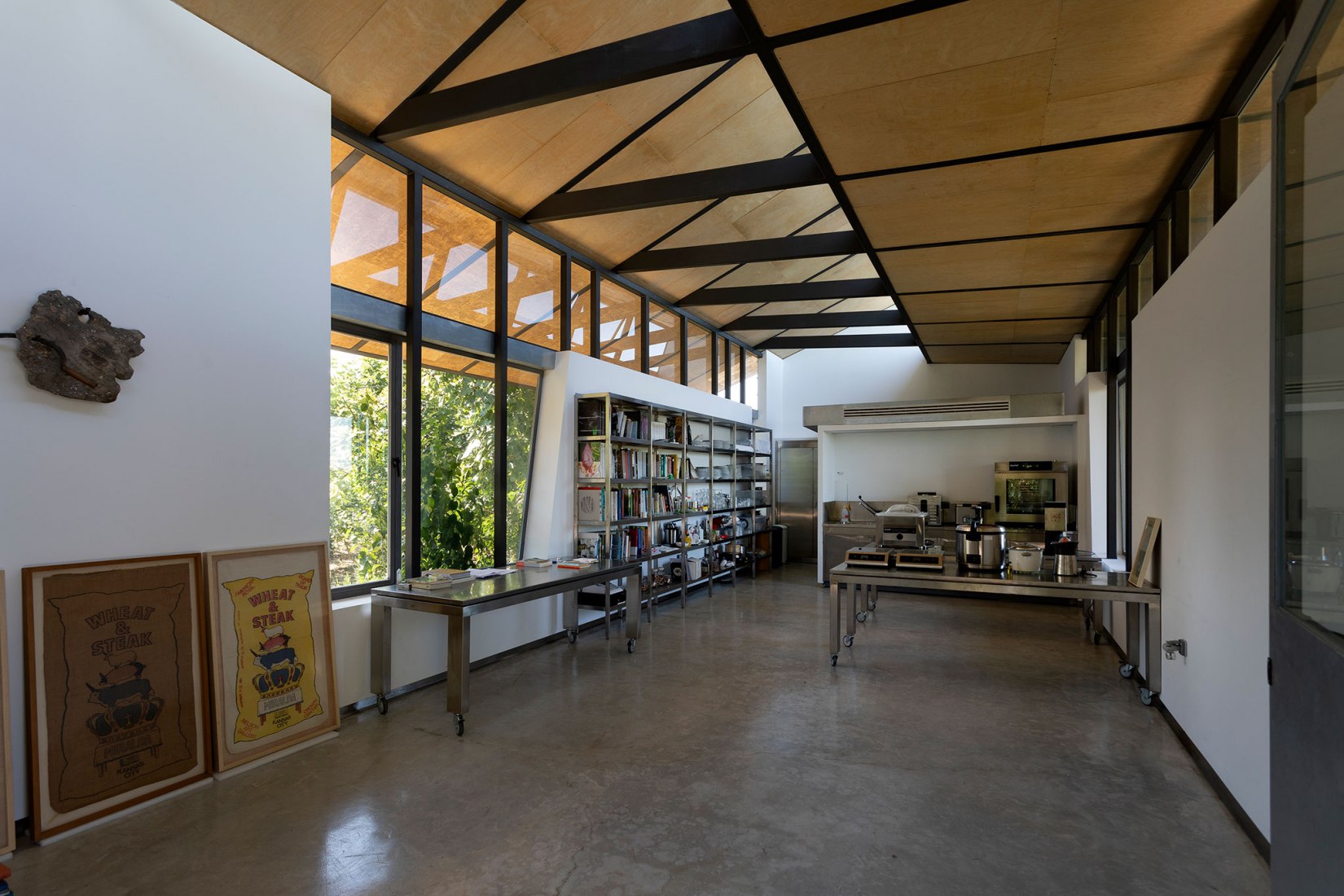 Bartolí Lab by Carlos Salazar Arquitectos. Photograph by Diego Opazo 