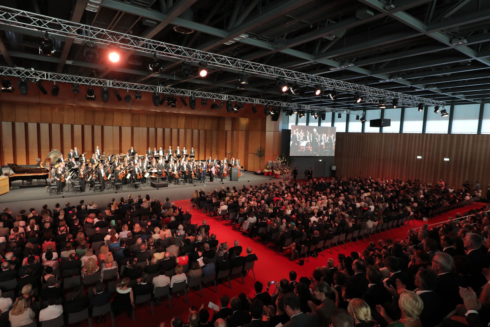 Gran Salón del Foro Carmen Würth. Foro Carmen Würth en Künzelsau completado, por David Chipperfield. Fotografía por Andi Schmid, München