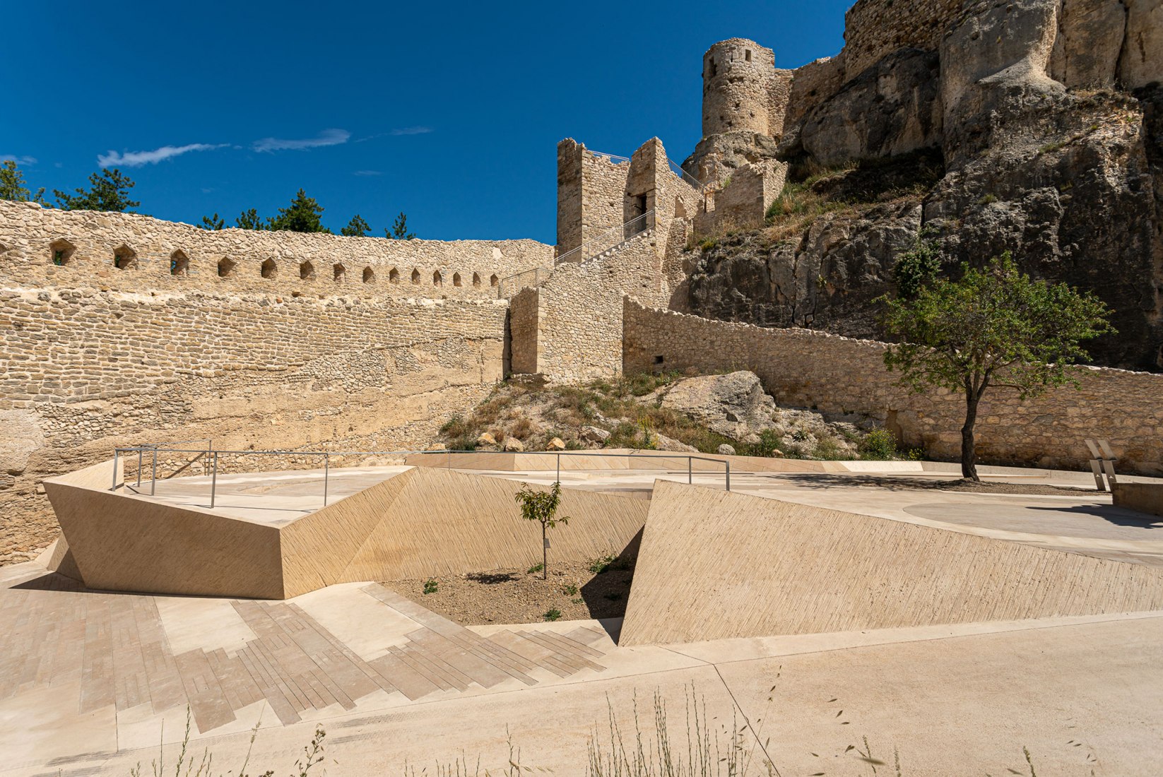 Consolidación y rehabilitación de los espacios “Sant Francesc” y “La Pardala” en el Castillo de Morella por Carquero Arquitectura. Fotografía por Joan Roig