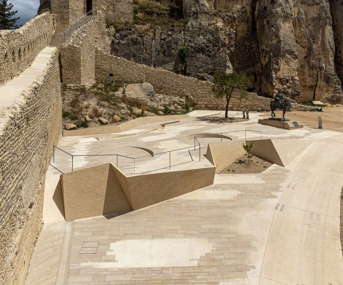 Consolidación y rehabilitación de los espacios “Sant Francesc” y “La Pardala” en el Castillo de Morella por Carquero Arquitectura. Fotografía por Joan Roig