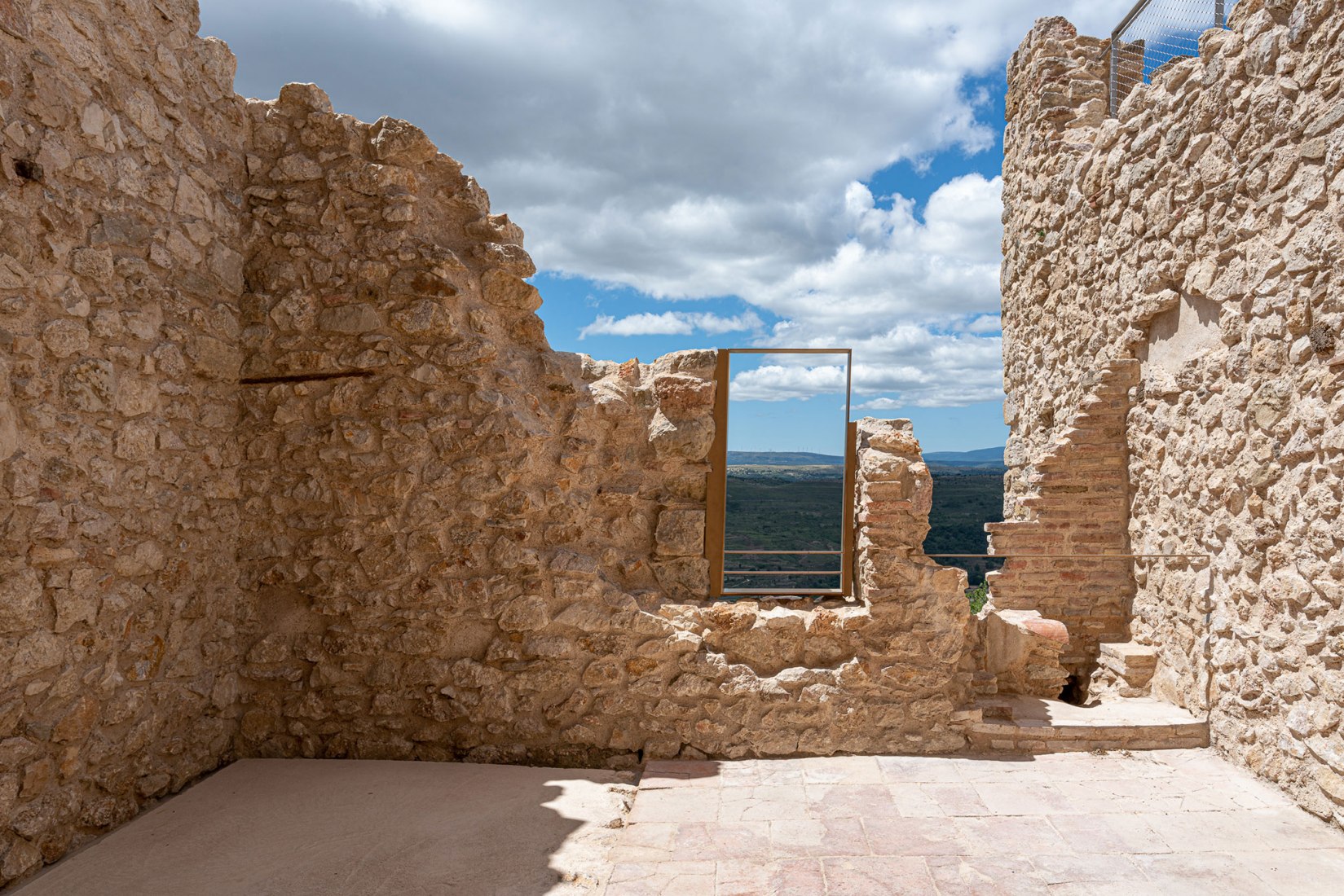 Consolidación y rehabilitación de los espacios “Sant Francesc” y “La Pardala” en el Castillo de Morella por Carquero Arquitectura. Fotografía por Joan Roig