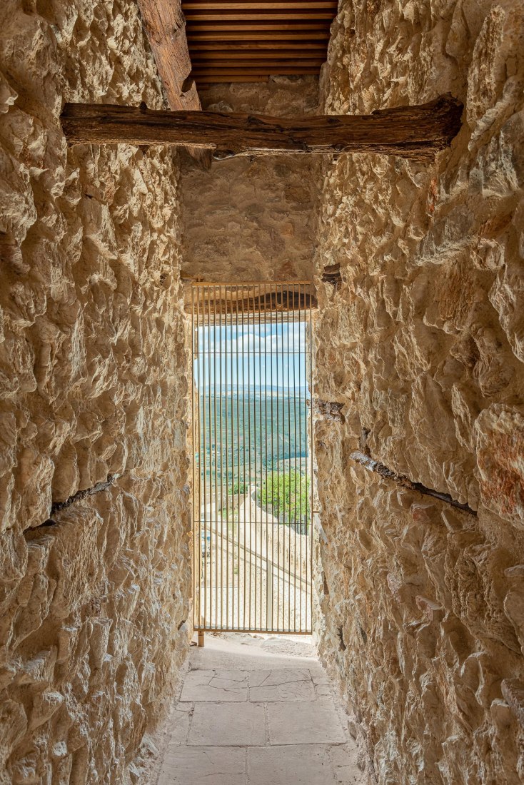 Consolidación y rehabilitación de los espacios “Sant Francesc” y “La Pardala” en el Castillo de Morella por Carquero Arquitectura. Fotografía por Joan Roig