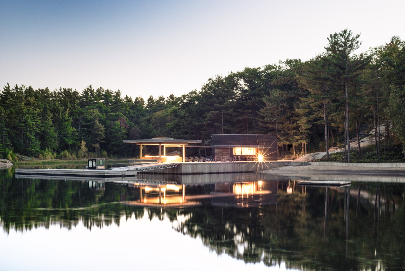 洋書 Canadian Modern Architecture A Modern Boathouse in a Canadian Landscape | METALOCUS