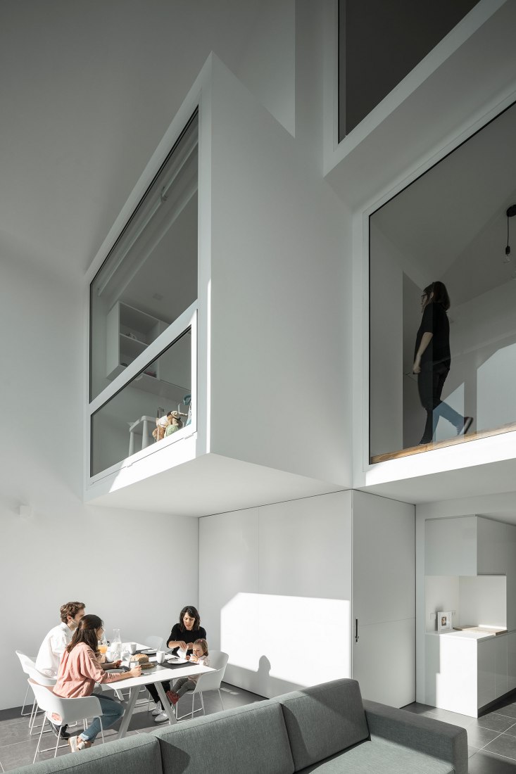 Arch House by FRARI - architecture network. Photograph by Ivo Tavares Studio.