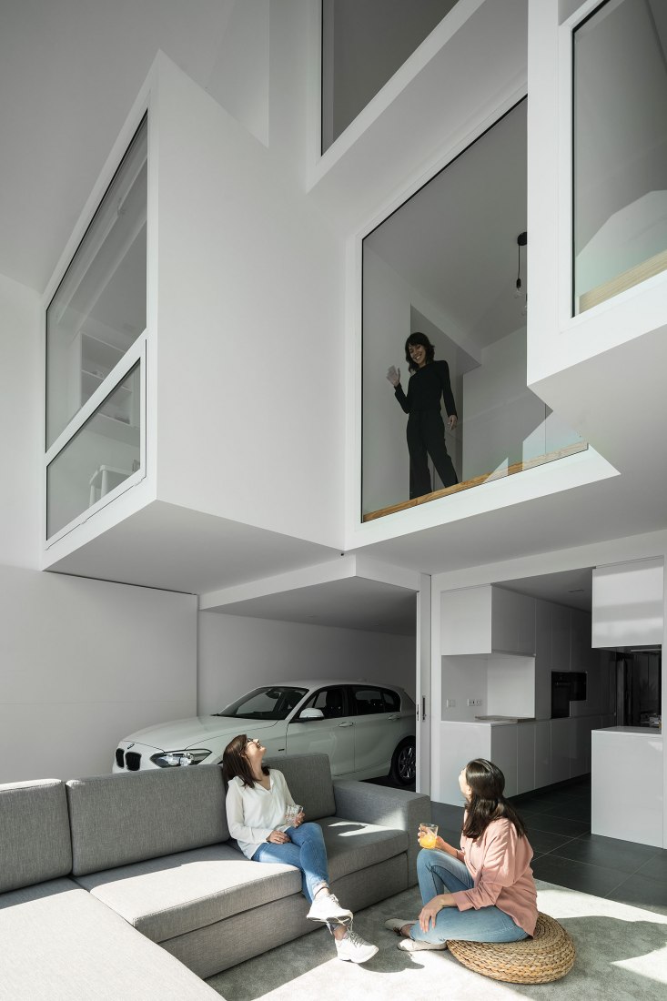 Arch House by FRARI - architecture network. Photograph by Ivo Tavares Studio.