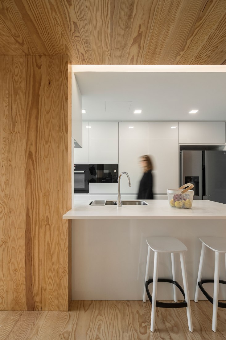 Arch House by FRARI - architecture network. Photograph by Ivo Tavares Studio.