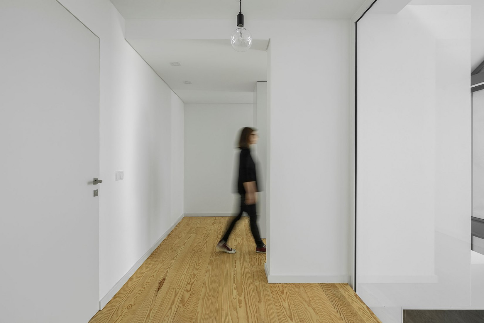 Arch House by FRARI - architecture network. Photograph by Ivo Tavares Studio.