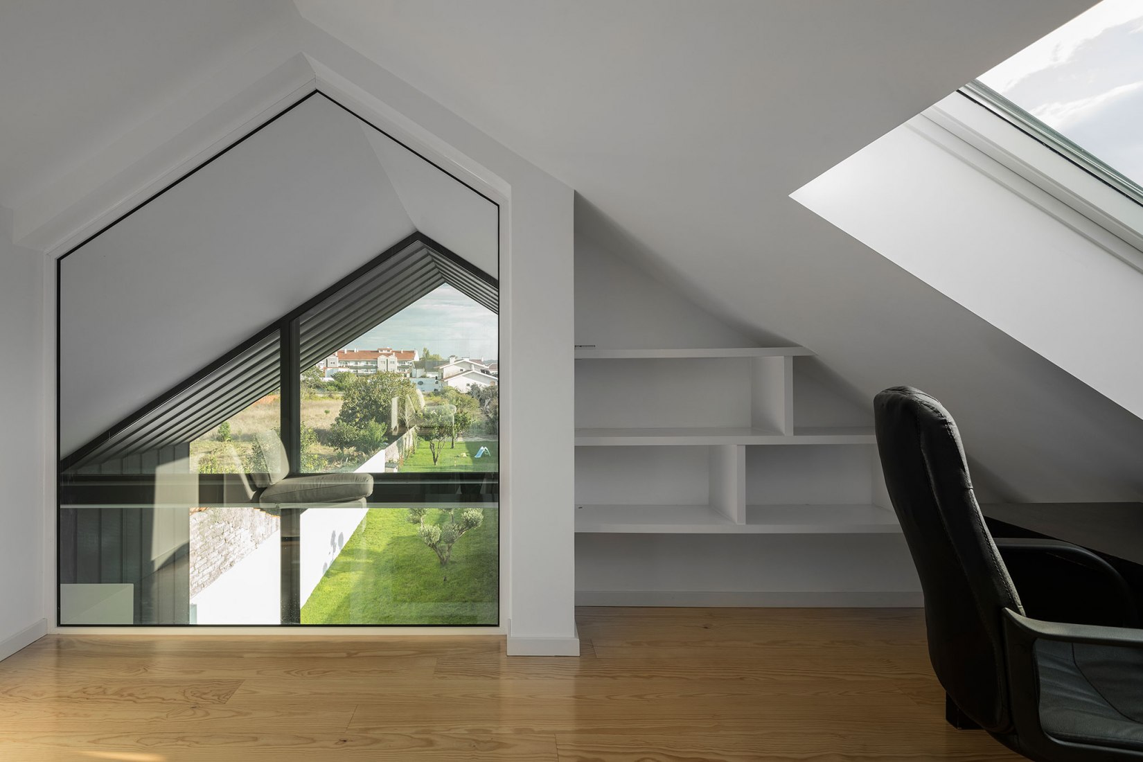 Arch House by FRARI - architecture network. Photograph by Ivo Tavares Studio..
