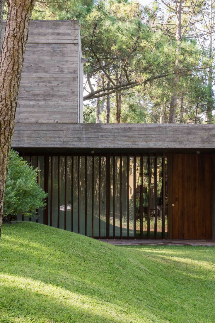 F house by Gianserra + Lima arquiteCasa F por Gianserra + Lima arquitectos. Fotografía por Luis Barandiaran.ctos. Photograph by Luis Barandiara