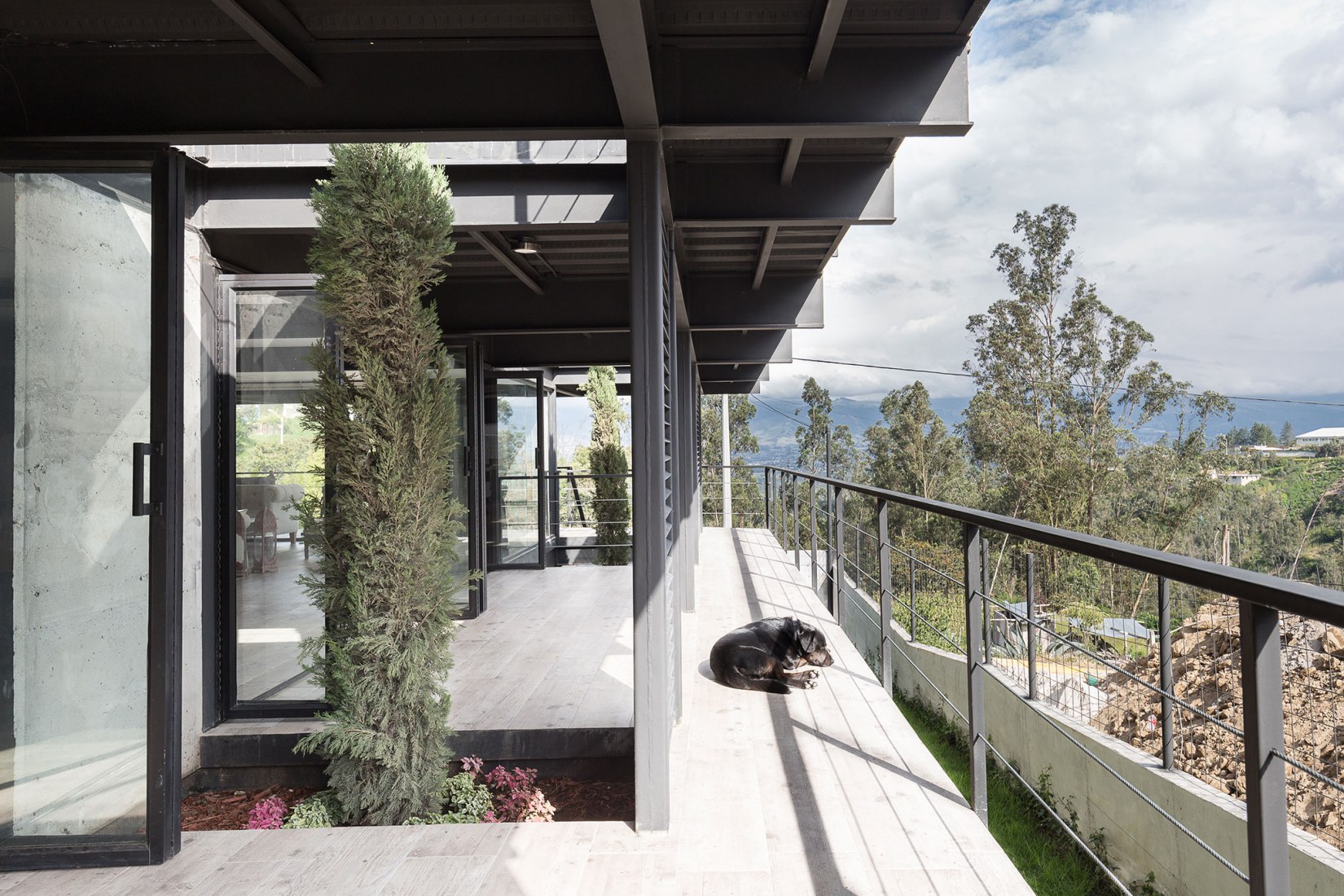 Horizontal House by Juan Tohme. Photograph © Jag Studio: Juan Alberto Andrade + Cuqui Rodríguez
