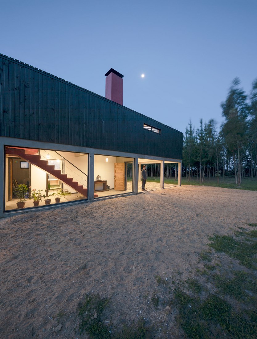 The Black House by Fabiola Pineda and Luciano Riquelme, RR&PZ. Photograph by Gustavo Burgos 