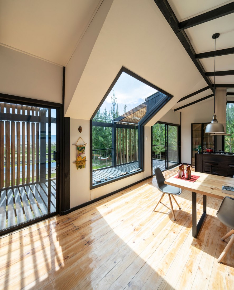 The Black House by Fabiola Pineda and Luciano Riquelme, RR&PZ. Photograph by Gustavo Burgos 