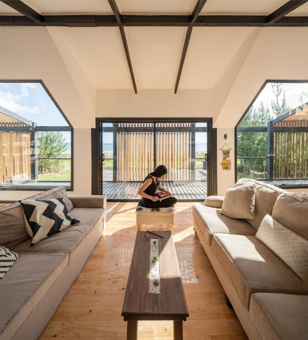 The Black House by Fabiola Pineda and Luciano Riquelme, RR&PZ. Photograph by Gustavo Burgos 