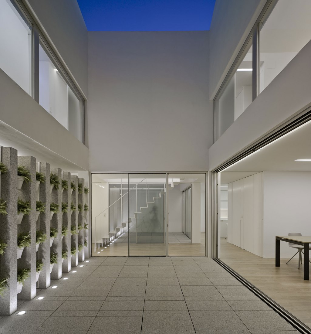 Night light. Lopera House by David Ruiz Molina. Photograph © David Frutos