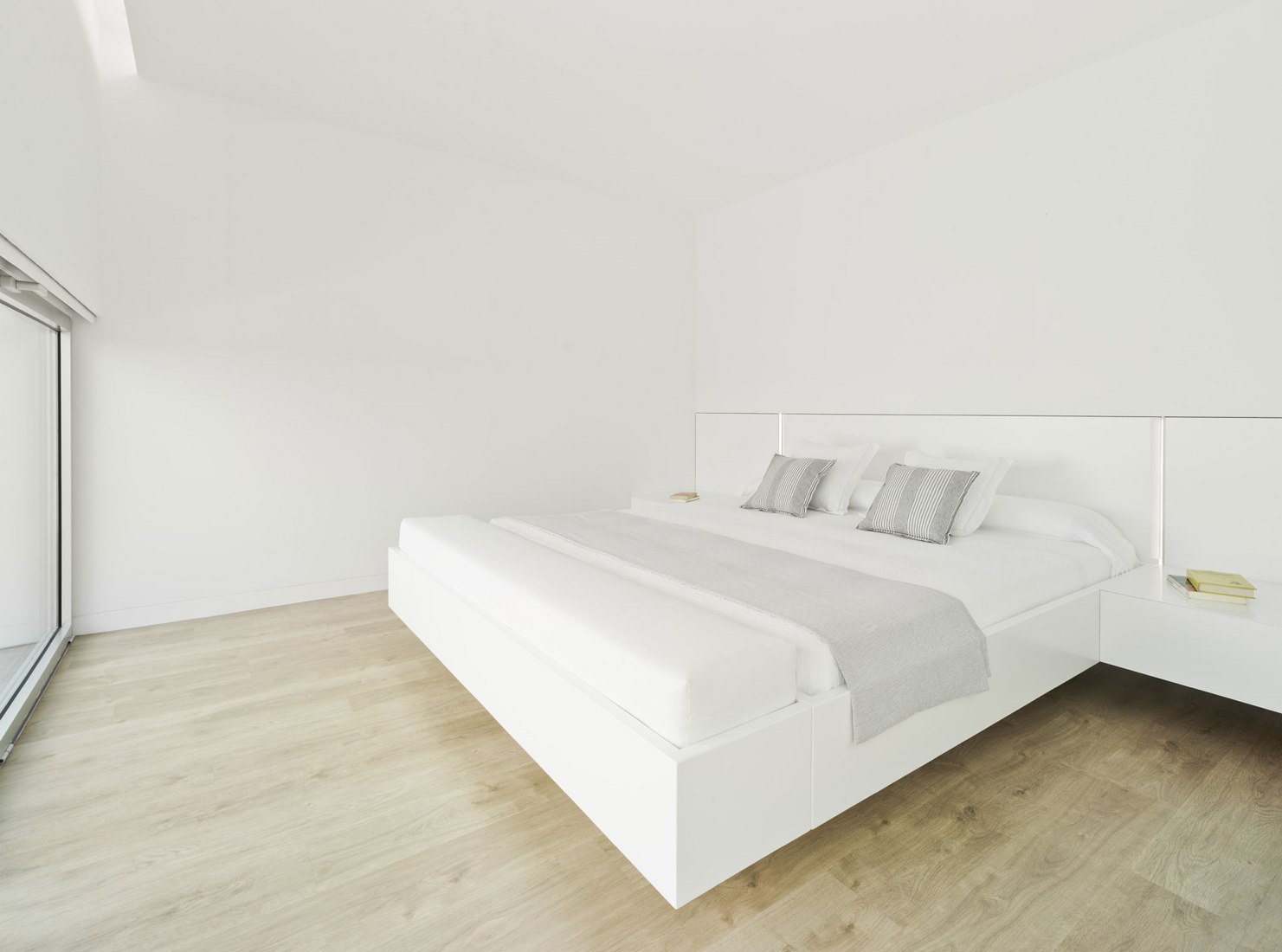 Master bedroom. Lopera House by David Ruiz Molina. Photograph © David Frutos