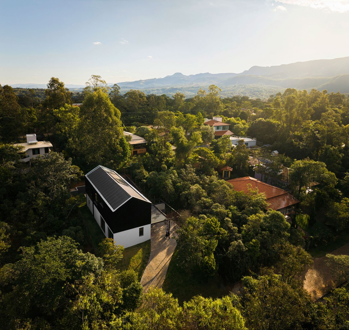 Casa Maenduaba por  BIRI + Brener Lacerda. Fotografia por Jomar Bragança.