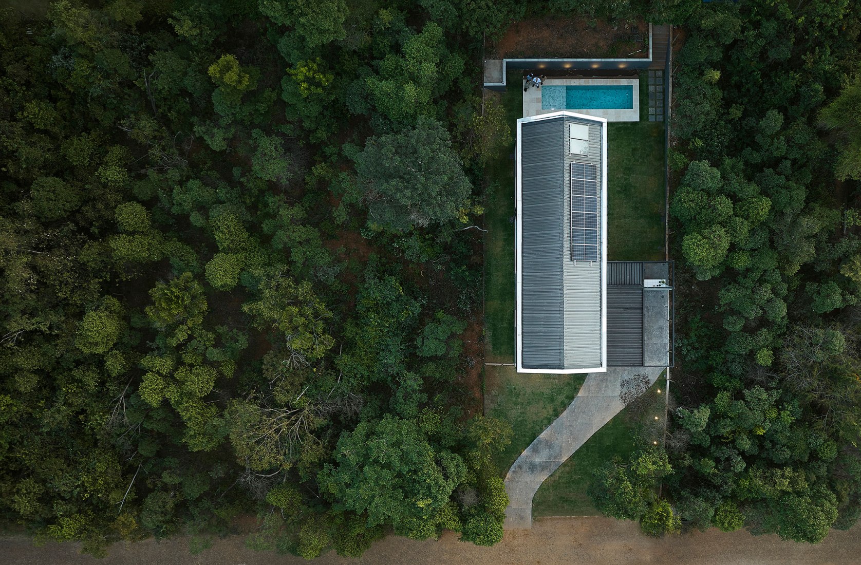 Casa Maenduaba por  BIRI + Brener Lacerda. Fotografia por Jomar Bragança.