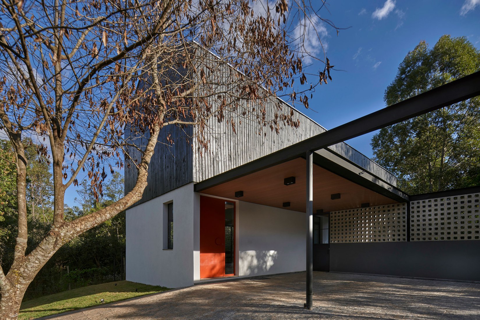 Casa Maenduaba por  BIRI + Brener Lacerda. Fotografia por Jomar Bragança.
