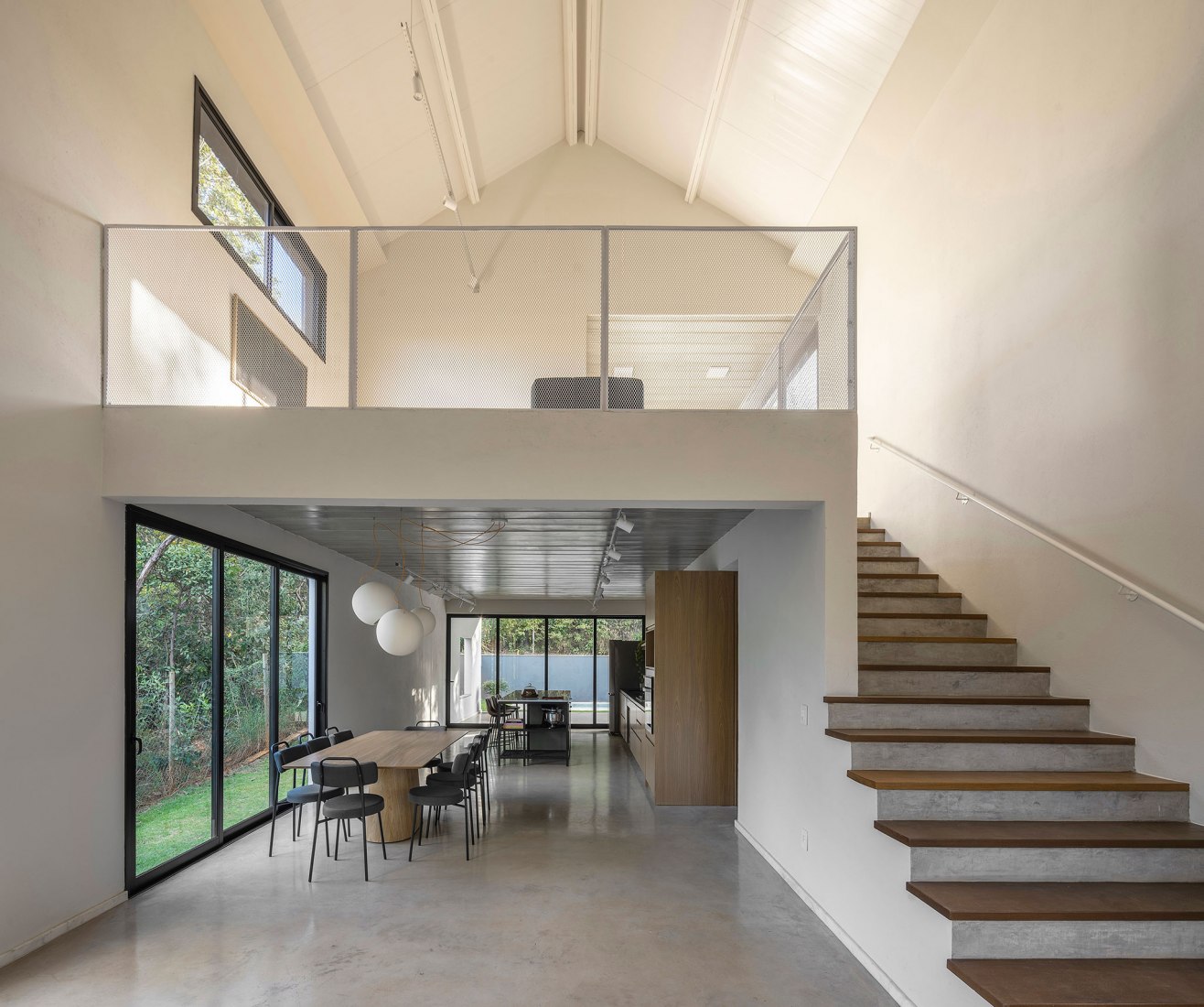 Casa Maenduaba por  BIRI + Brener Lacerda. Fotografia por Jomar Bragança.