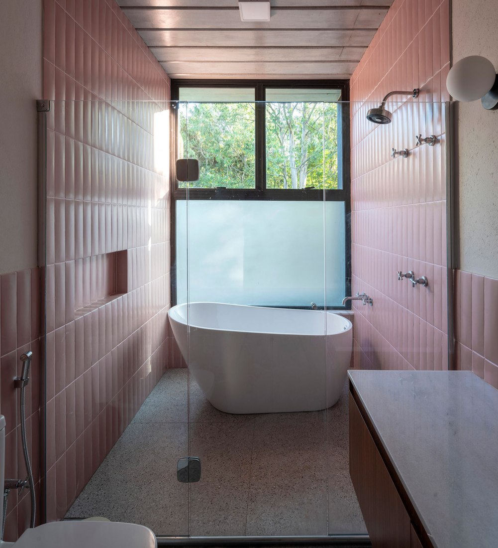 Casa Maenduaba por  BIRI + Brener Lacerda. Fotografia por Jomar Bragança.